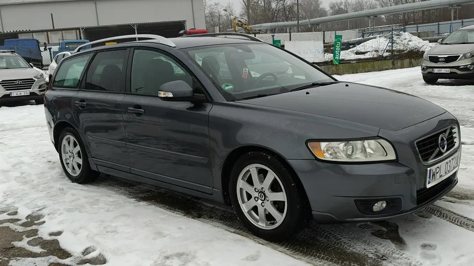 VOLVO V50 -