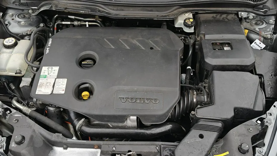 VOLVO V50 -