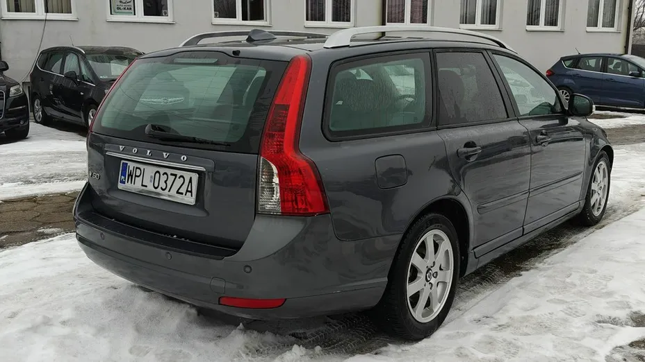 VOLVO V50 -