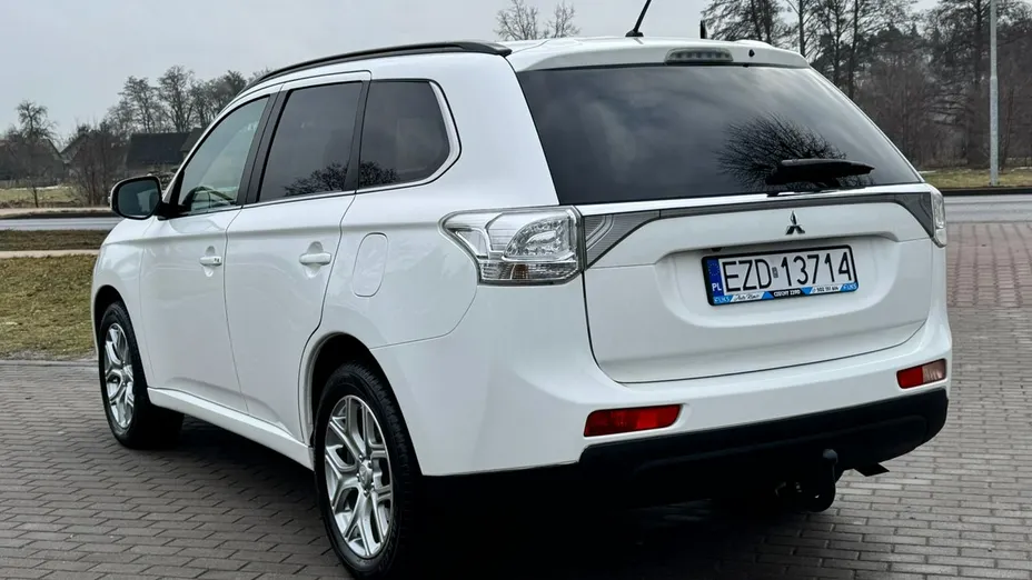 MITSUBISHI Outlander -