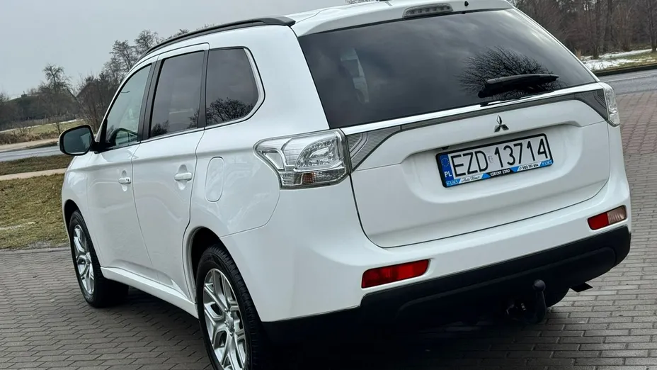 MITSUBISHI Outlander -