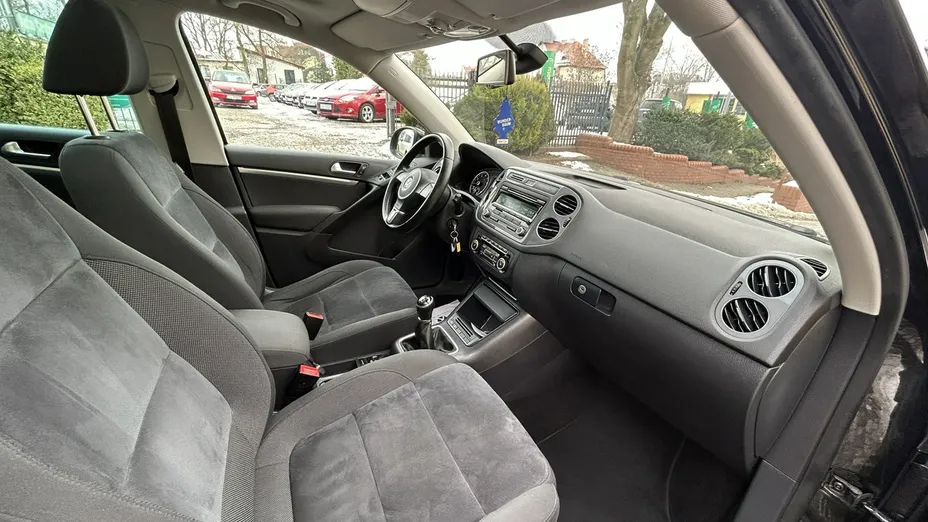 VOLKSWAGEN Tiguan -