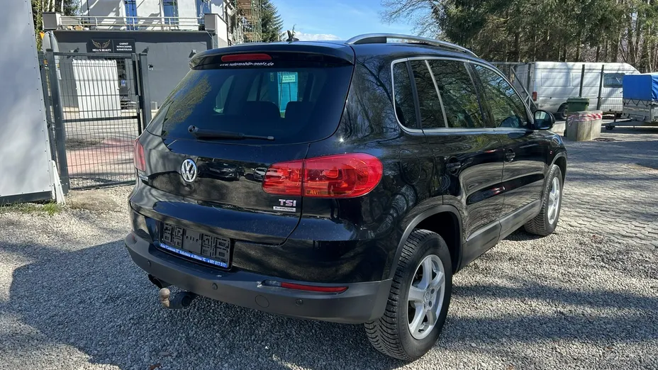 VOLKSWAGEN Tiguan -