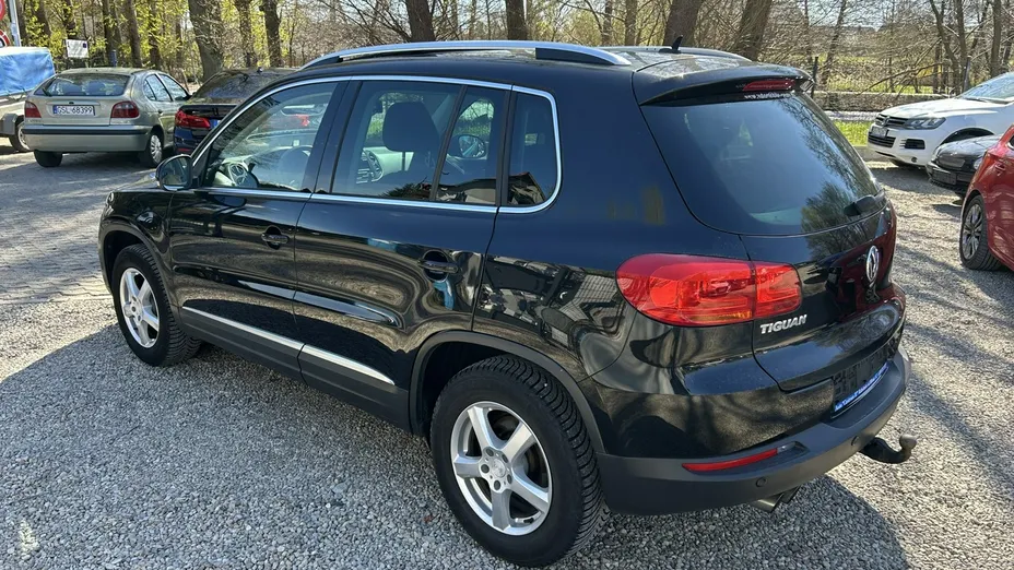 VOLKSWAGEN Tiguan -