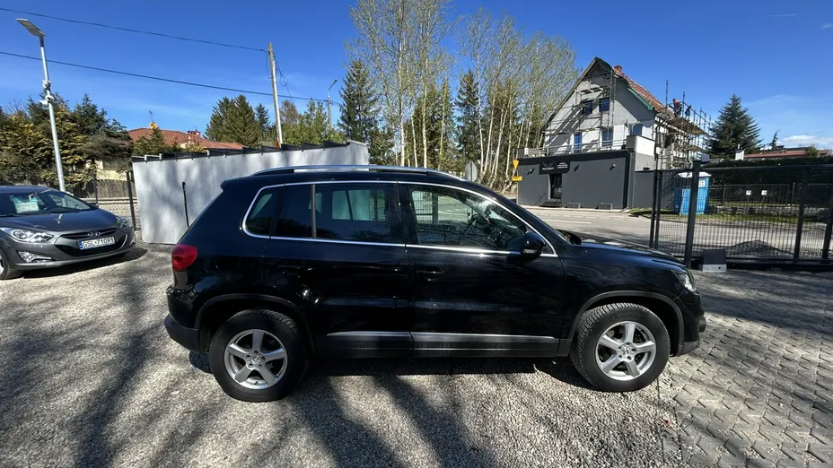 VOLKSWAGEN Tiguan -