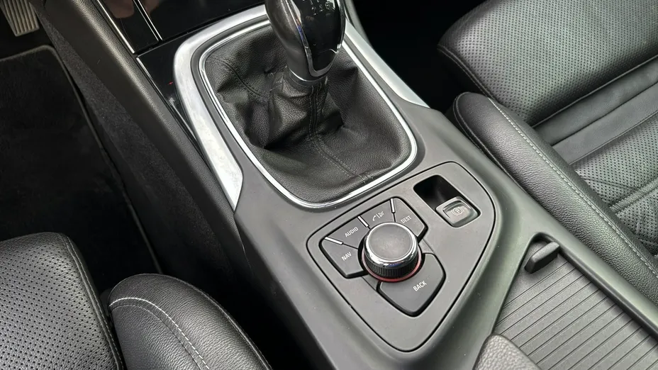 OPEL Insignia -