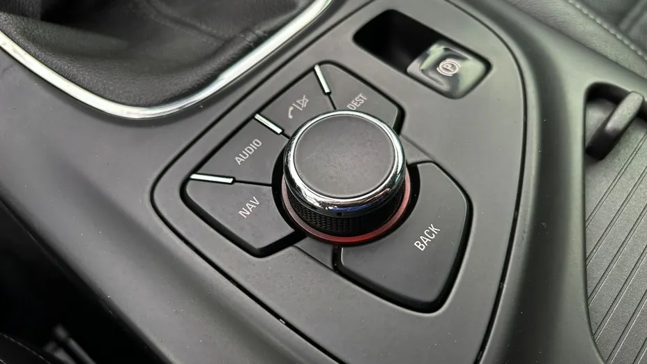 OPEL Insignia -