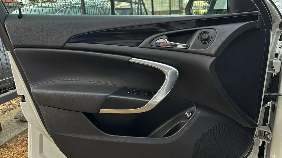 OPEL Insignia -