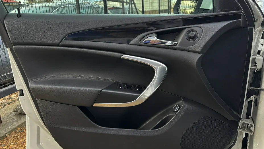 OPEL Insignia -