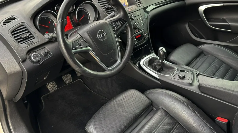 OPEL Insignia -