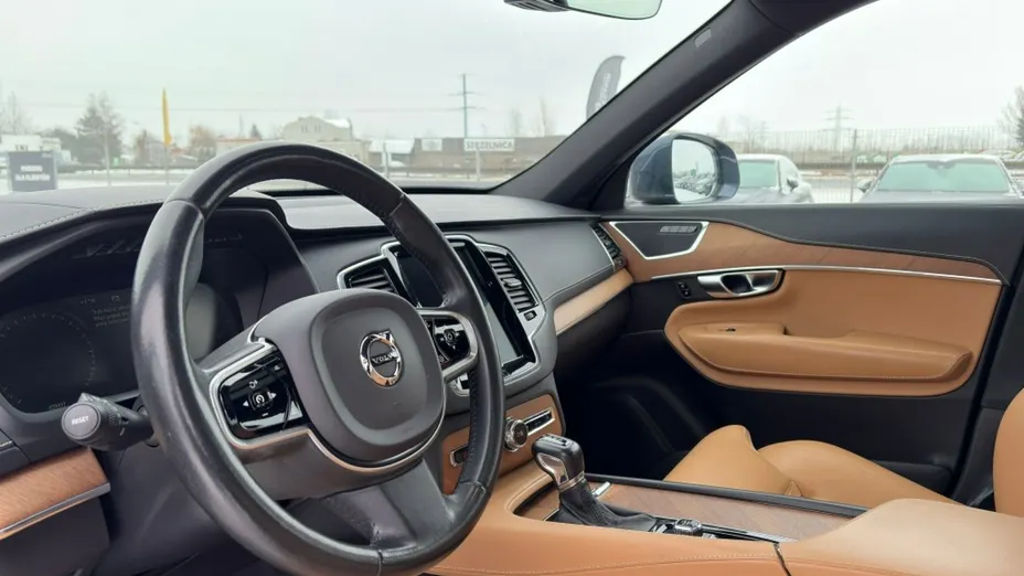 VOLVO XC90 -