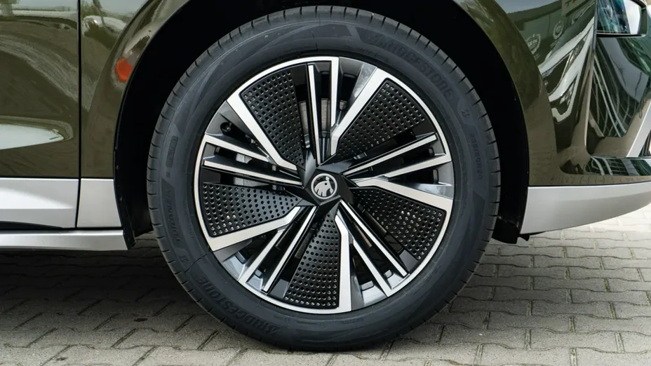 SKODA Enyaq -