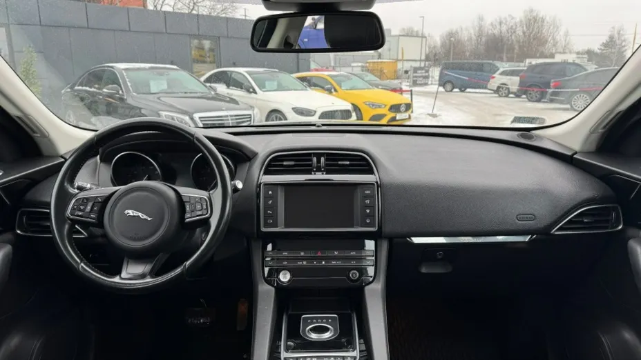 JAGUAR F-Pace -