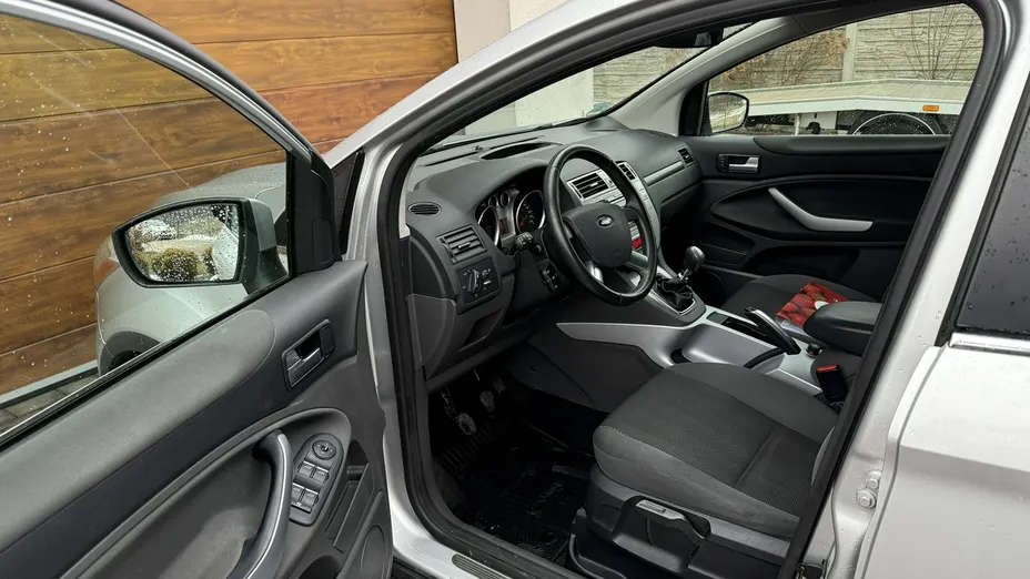 FORD Kuga -