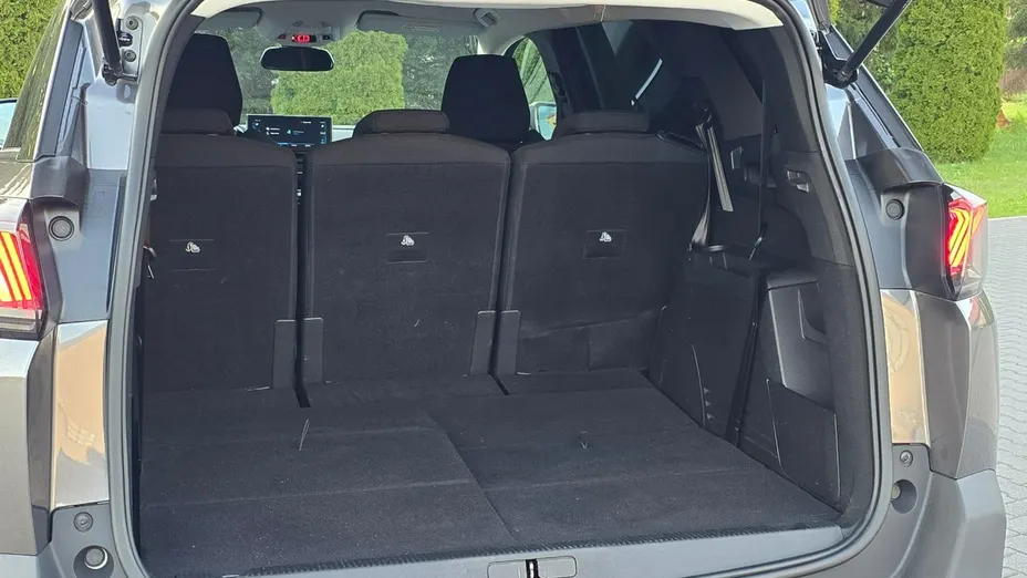 PEUGEOT 5008 -
