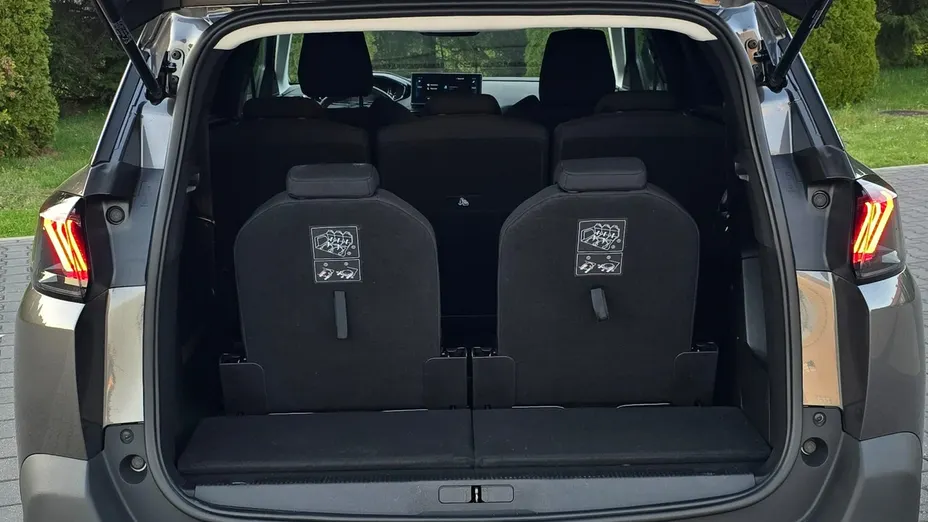 PEUGEOT 5008 -