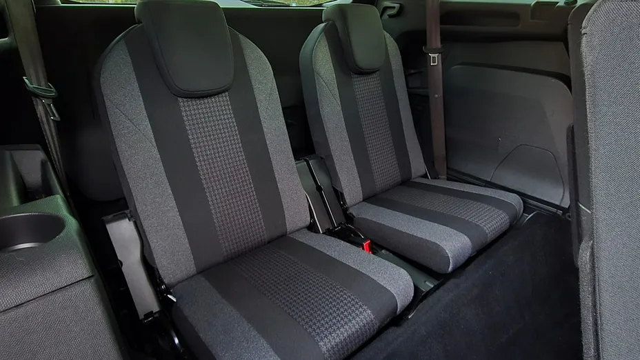 PEUGEOT 5008 -