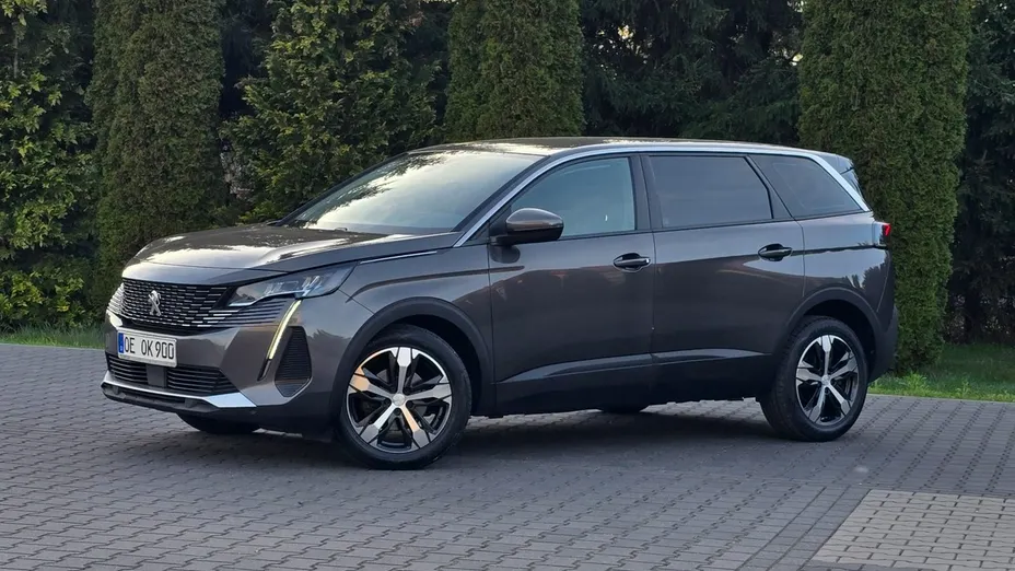 PEUGEOT 5008 -