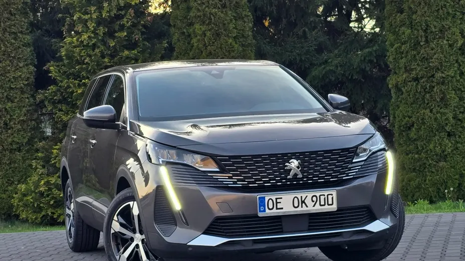 PEUGEOT 5008 -