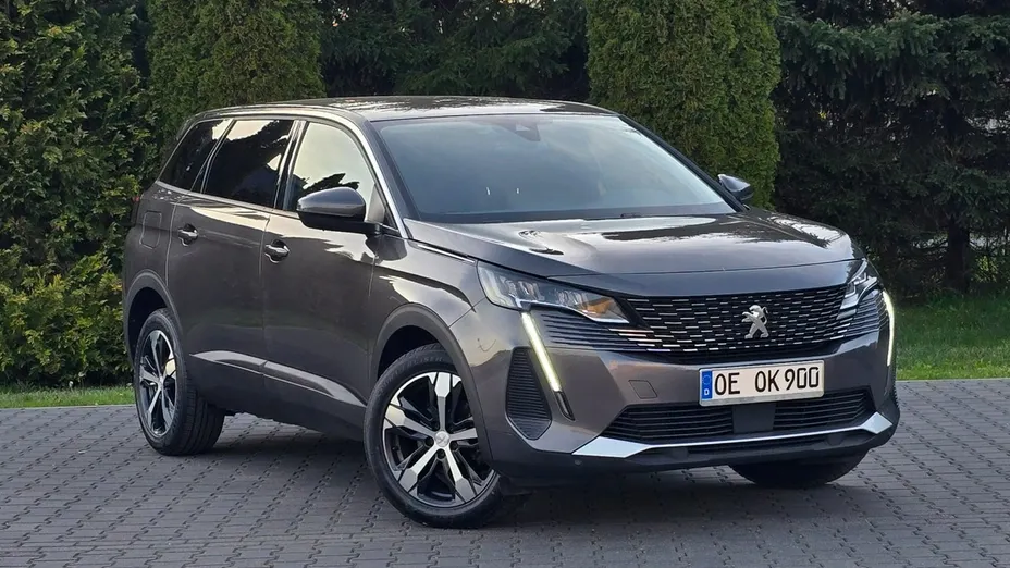 PEUGEOT 5008 -
