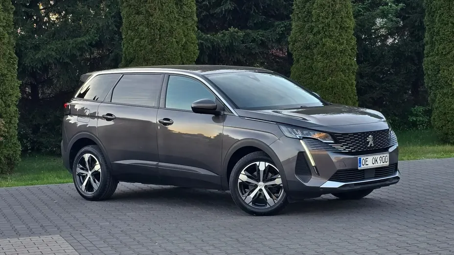 PEUGEOT 5008 -