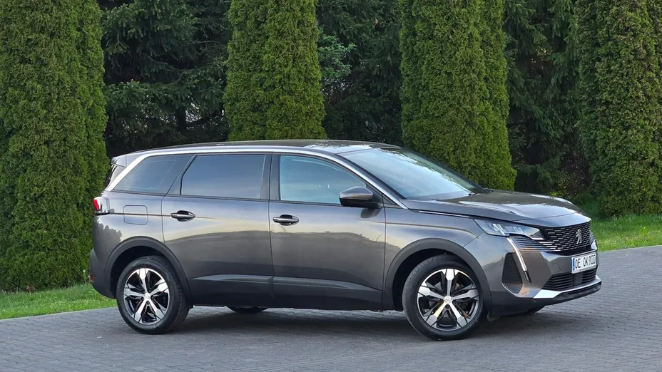 PEUGEOT 5008 -