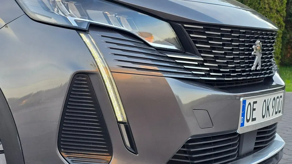 PEUGEOT 5008 -