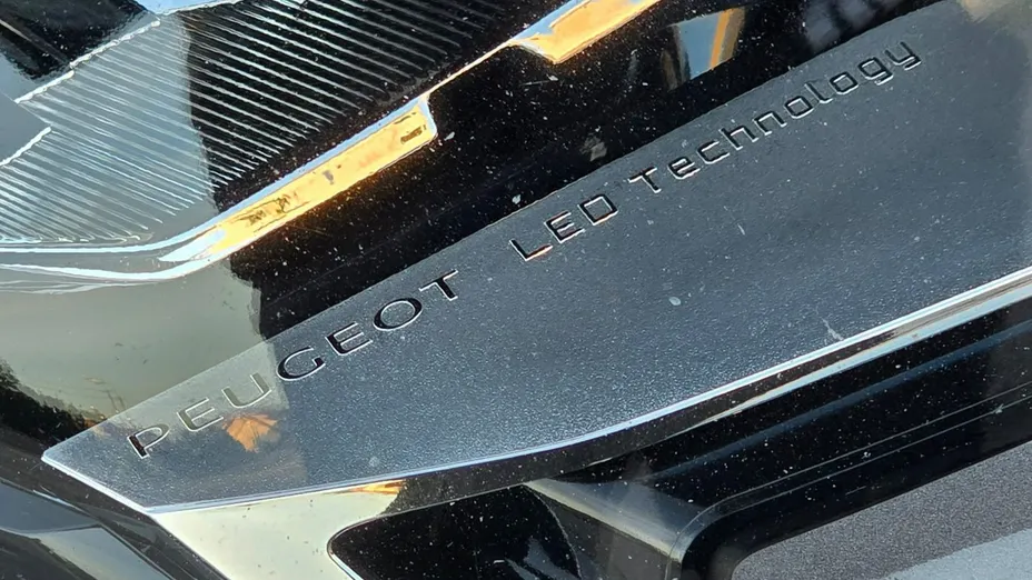 PEUGEOT 5008 -