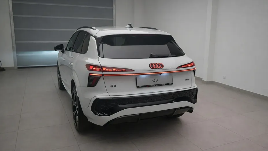 AUDI Q3 -