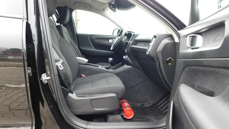 VOLVO XC40 -