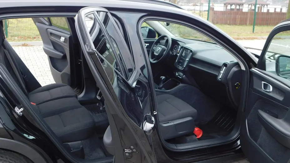 VOLVO XC40 -