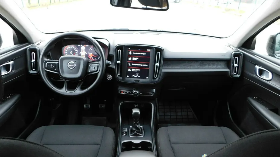 VOLVO XC40 -