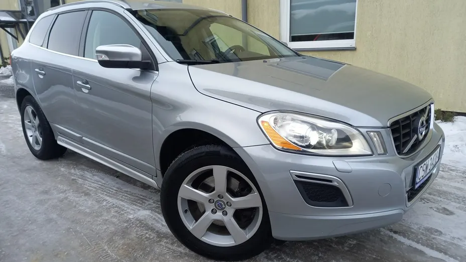 VOLVO XC60 -