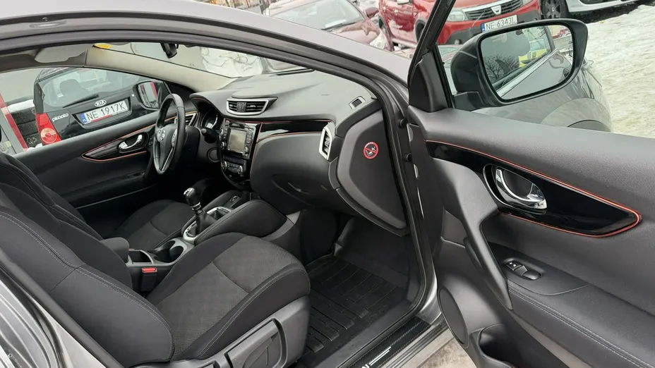 NISSAN Qashqai -