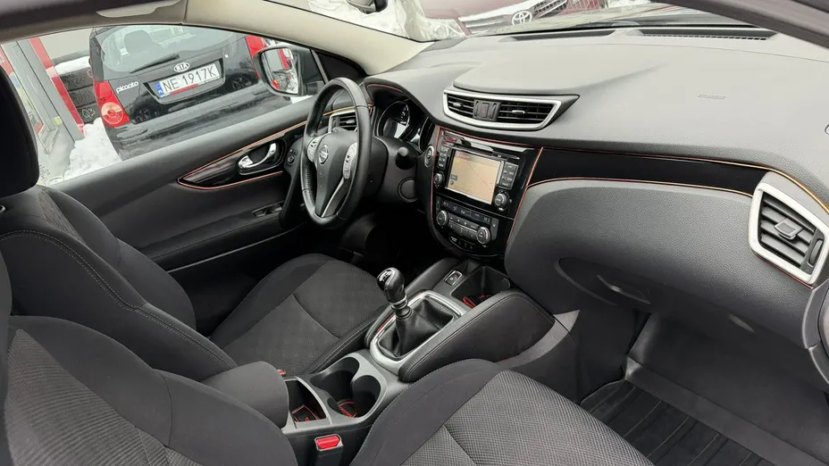 NISSAN Qashqai -