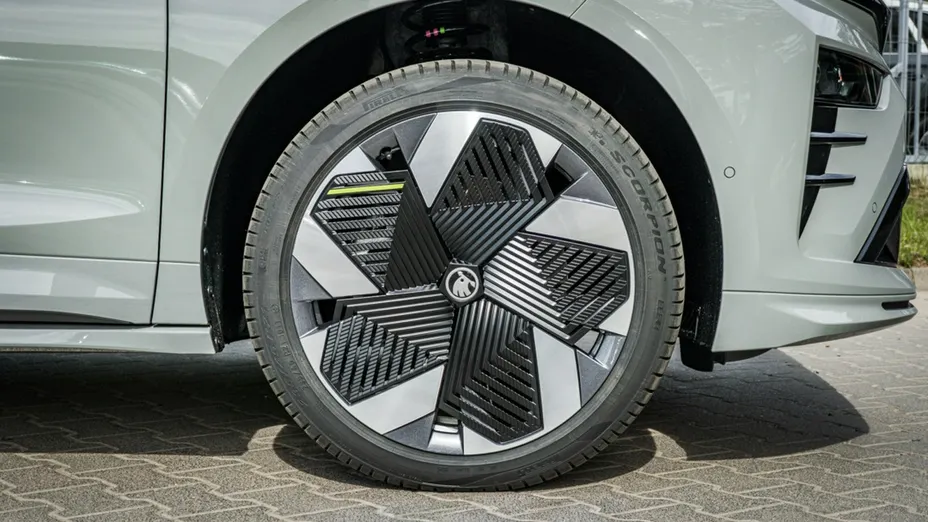SKODA Enyaq -
