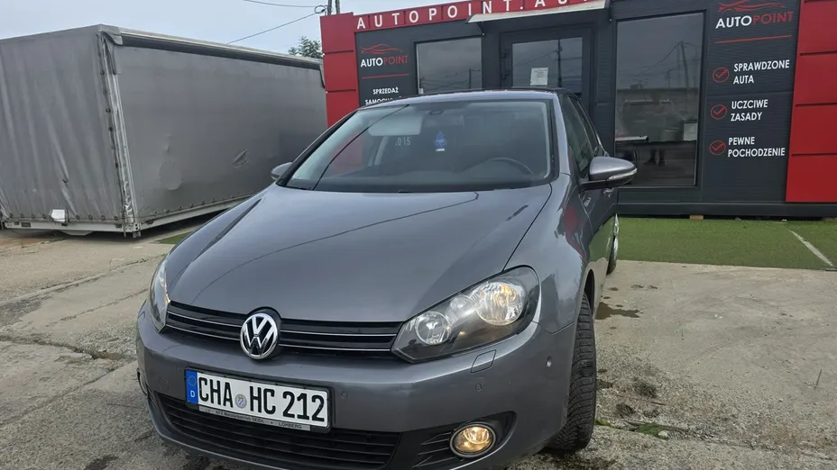 VOLKSWAGEN Golf -