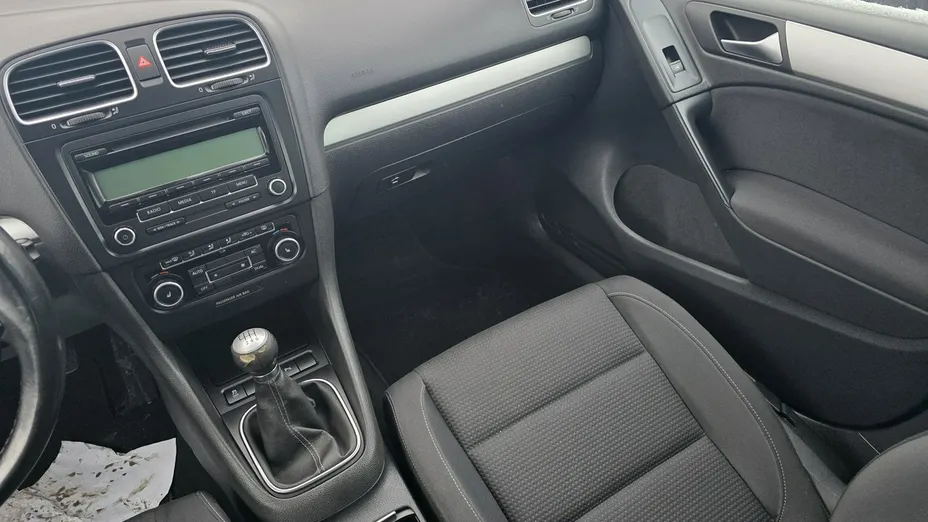 VOLKSWAGEN Golf -