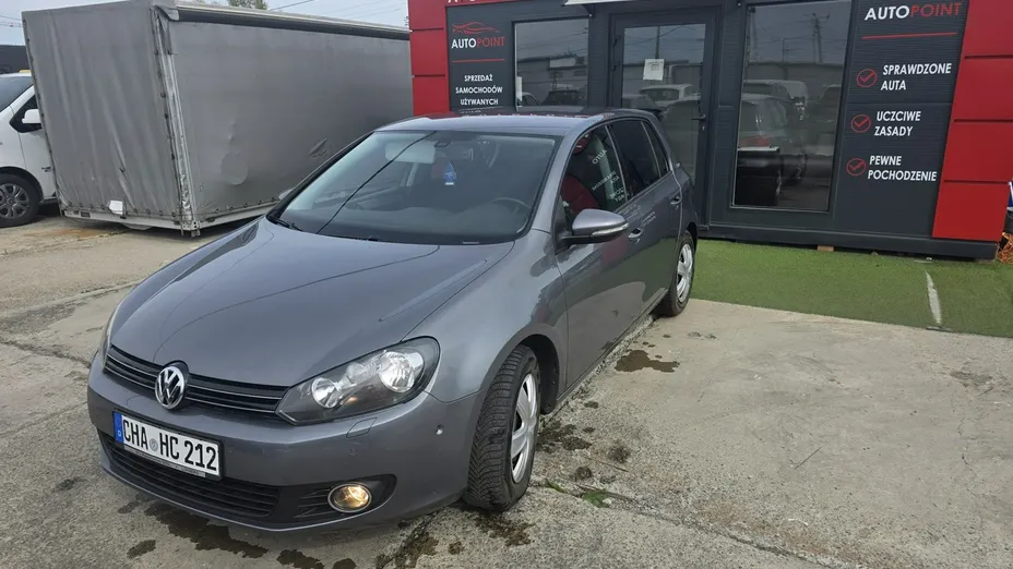 VOLKSWAGEN Golf -