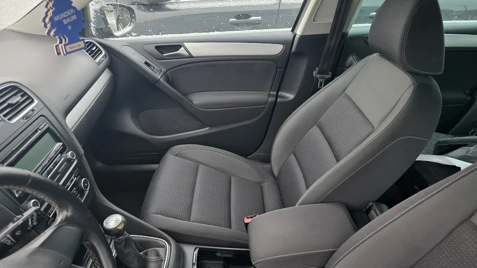 VOLKSWAGEN Golf -