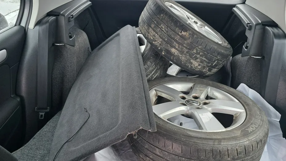 VOLKSWAGEN Golf -