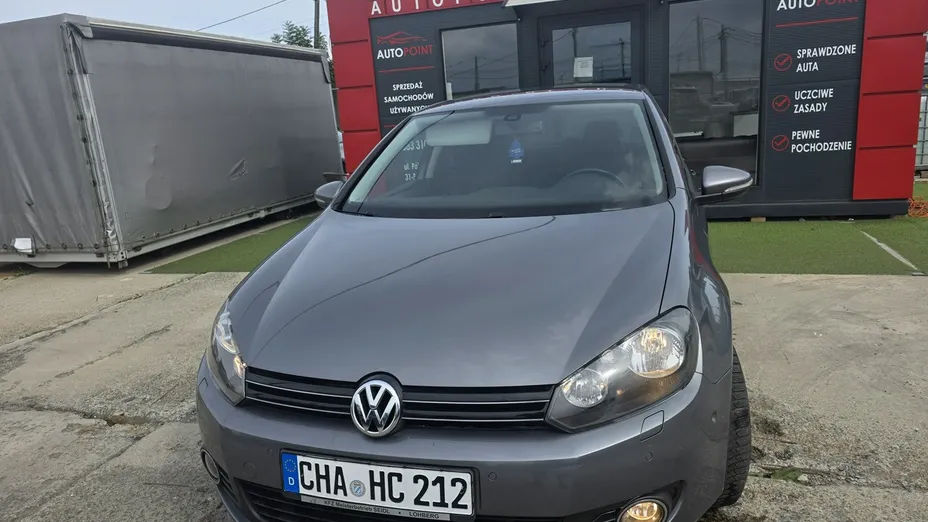 VOLKSWAGEN Golf -