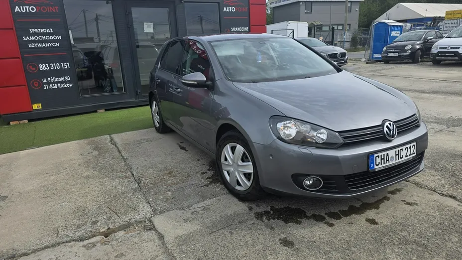 VOLKSWAGEN Golf -