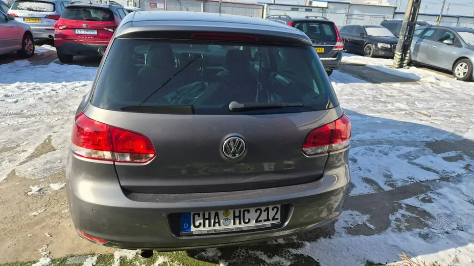 VOLKSWAGEN Golf -