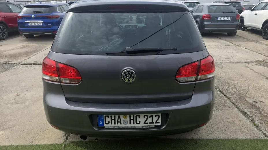 VOLKSWAGEN Golf -