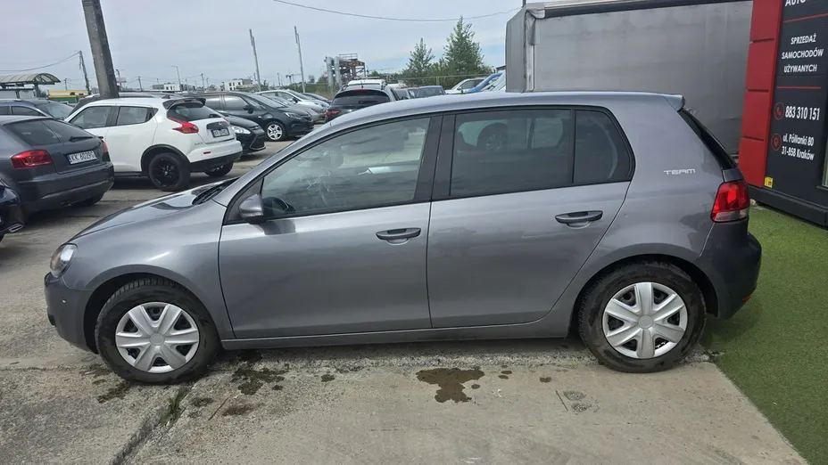 VOLKSWAGEN Golf -