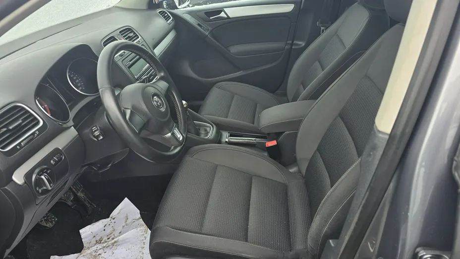 VOLKSWAGEN Golf -