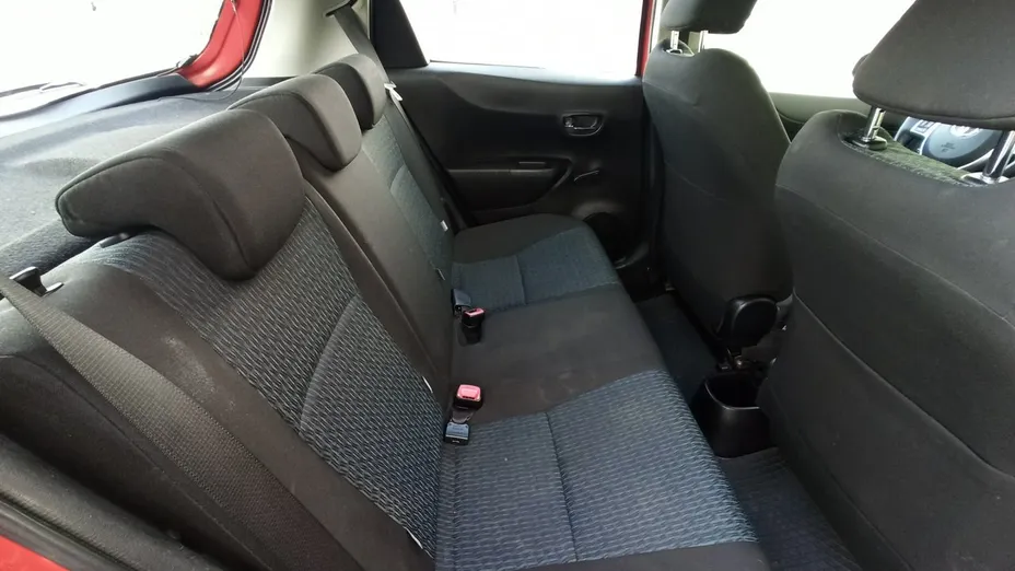 TOYOTA Yaris -