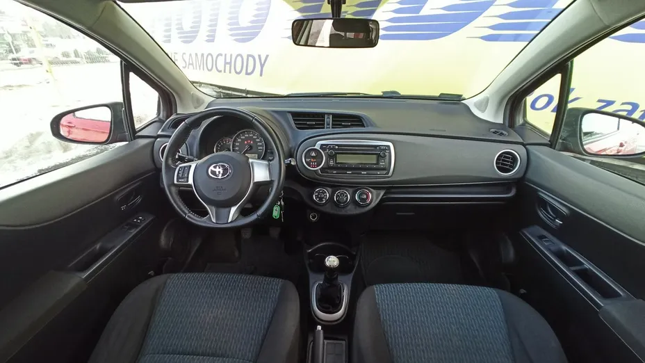 TOYOTA Yaris -