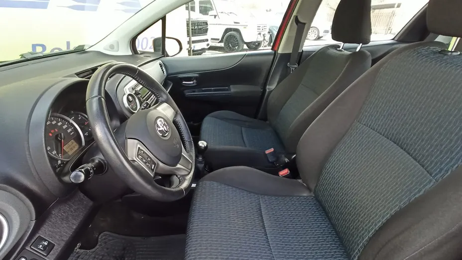 TOYOTA Yaris -
